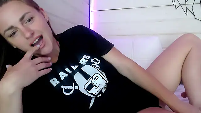 CandyBunie online show from July 2026 04:04:01 AM
