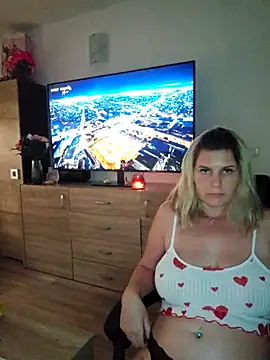 Snapshot of sweetgirl32 chatting on November 2025 11:43:02 AM sweetgirl32 online show from November 2025 11:43:02 AM