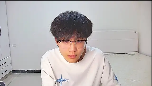 KK-cuteboy online show from May 2026 12:34:02 PM