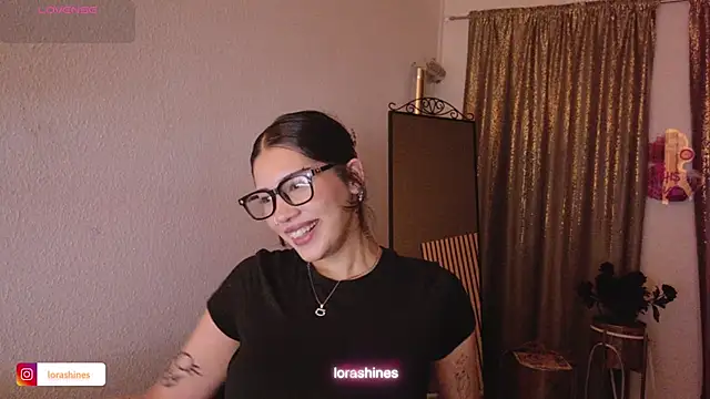 LoraShines online show from March 2026 07:14:02 PM