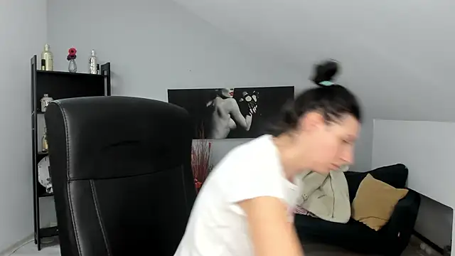 Snapshot of BettyJamess chatting on November 2025 04:12:02 AM BettyJamess online show from November 2025 04:12:02 AM