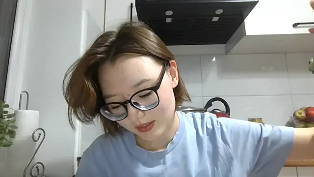 LilyTaylors online show from October 2025 04:17:01 PM