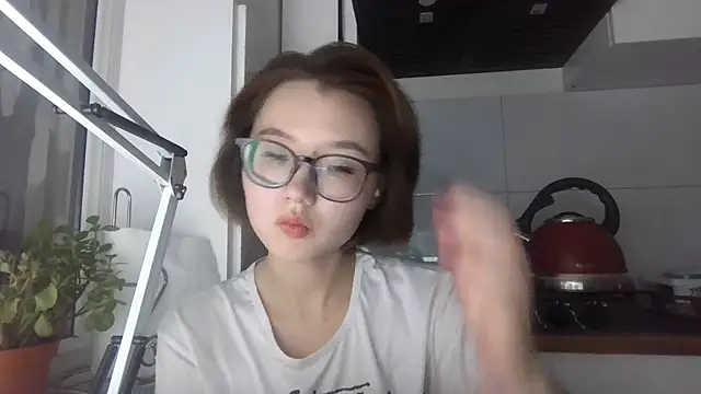 LilyTaylors online show from October 2025 05:37:02 PM