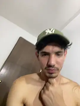 Snapshot of fabrizzio_Monti chatting on April 2026 08:22:02 AM fabrizzio Monti online show from April 2026 08:22:02 AM