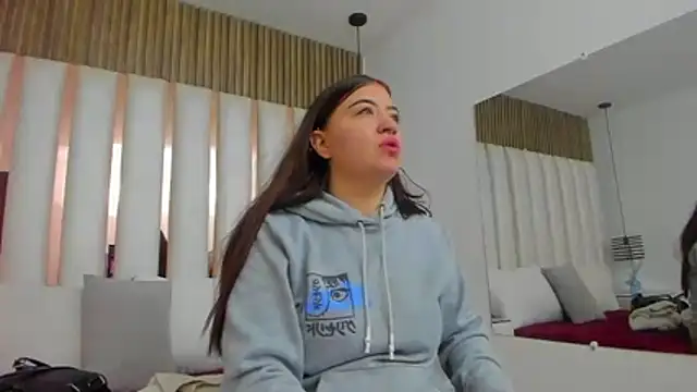 AmbarGills online show from December 2025 12:57:02 PM