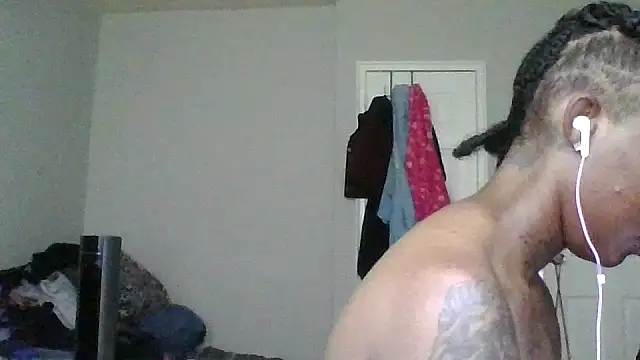Snapshot of dezzidavill chatting on May 2026 06:03:01 PM dezzidavill online show from May 2026 06:03:01 PM
