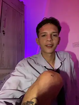 tylernova online show from October 2025 04:02:02 AM