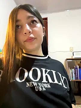   Lorelain   online show from November 2025 10:09:01 PM