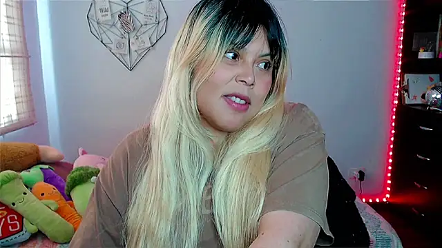 Snapshot of EllieMoonX chatting on November 2025 03:55:01 PM EllieMoonX online show from November 2025 03:55:01 PM