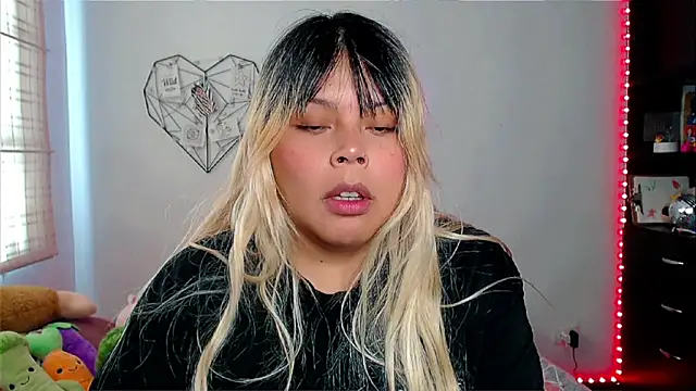 Snapshot of EllieMoonX chatting on November 2025 03:07:02 PM EllieMoonX online show from November 2025 03:07:02 PM