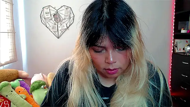 Snapshot of EllieMoonX chatting on November 2025 03:16:02 PM EllieMoonX online show from November 2025 03:16:02 PM