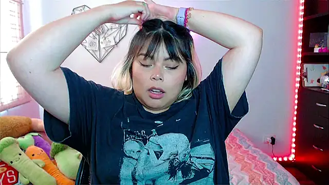 Snapshot of EllieMoonX chatting on November 2025 08:31:01 PM EllieMoonX online show from November 2025 08:31:01 PM