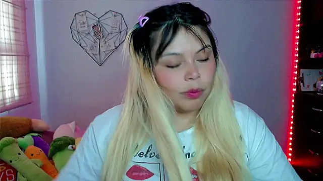 EllieMoonX online show from December 2025 08:50:02 PM