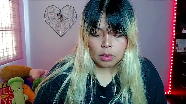 EllieMoonX online show from December 2025 09:41:02 PM