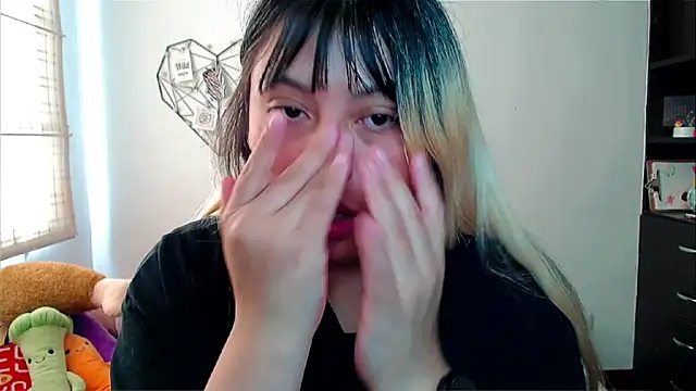 EllieMoonX online show from December 2025 01:07:01 PM