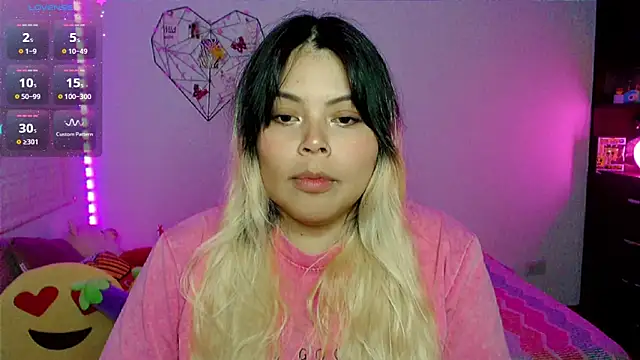 EllieMoonX online show from April 2026 11:28:01 PM