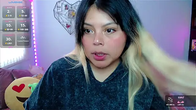 EllieMoonX online show from April 2026 10:22:01 PM