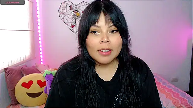 Snapshot of EllieMoonX chatting on May 2026 10:38:02 PM EllieMoonX online show from May 2026 10:38:02 PM