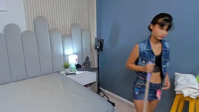 luly dreams online show from April 2026 11:57:01 AM