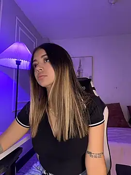 HoneyMollyX online show from April 2026 01:03:02 PM