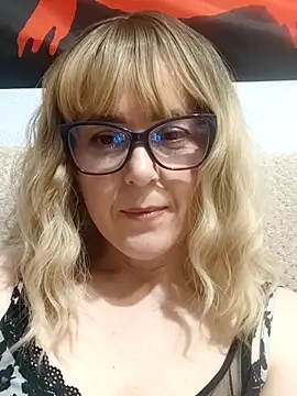 Amelialove42 online show from April 2026 06:25:01 PM