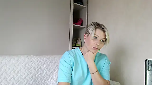 BellaStrong  online show from October 2025 06:02:02 AM