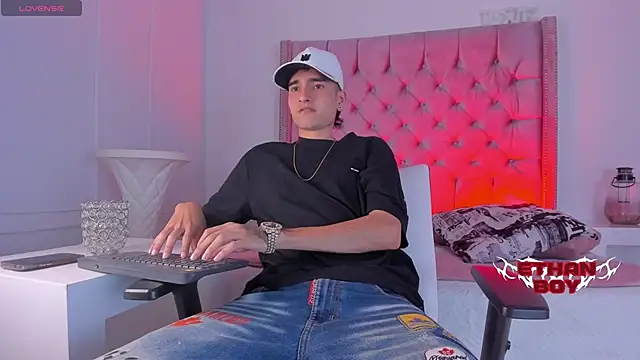 Ethan Boy  online show from December 2025 08:39:01 PM