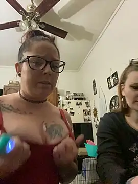 Snapshot of EdNEmSexyBlend chatting on October 2025 12:36:01 AM EdNEmSexyBlend online show from October 2025 12:36:01 AM