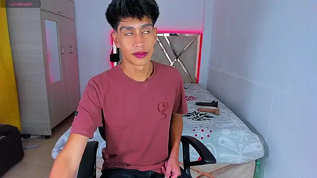 Jacovo2002 online show from October 2025 01:50:02 AM