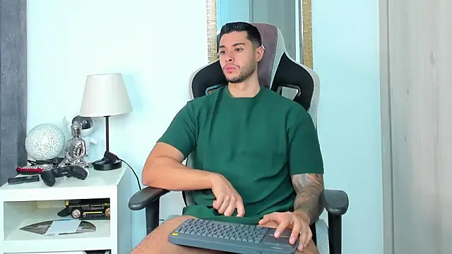 Snapshot of Ken_mailik1 chatting on November 2025 07:24:02 PM Ken mailik1 online show from November 2025 07:24:02 PM