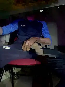 LittleGuyyy9 online show from October 2025 06:52:01 PM