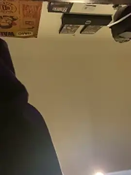 LittleGuyyy9 online show from December 2025 10:49:01 PM