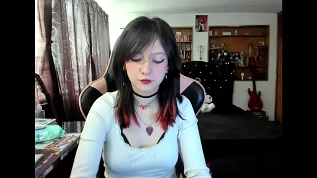 Maki Zein  online show from November 2025 05:24:01 PM