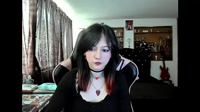 Maki Zein  online show from November 2025 05:45:03 PM