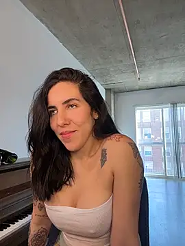 Lolathebaddie online show from February 2026 05:29:01 PM