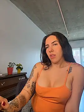 Lolathebaddie online show from February 2026 05:11:02 PM