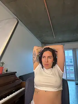 Lolathebaddie online show from March 2026 05:08:01 PM