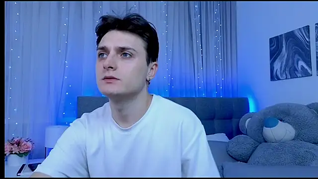 GGimperator  online show from November 2025 05:48:01 PM