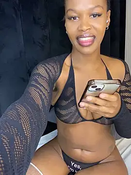 Lovee Lucia online show from December 2025 09:46:02 PM