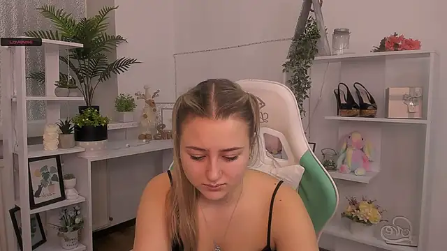 Lulu   Moon online show from December 2025 07:39:01 AM