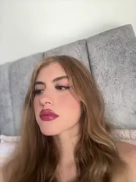 Snapshot of AlessiaLuxx chatting on July 2026 07:38:01 PM AlessiaLuxx online show from July 2026 07:38:01 PM