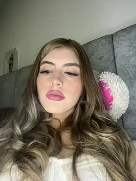 Snapshot of AlessiaLuxx chatting on July 2026 01:47:02 AM AlessiaLuxx online show from July 2026 01:47:02 AM