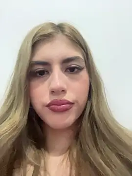 Snapshot of AlessiaLuxx chatting on August 2026 01:19:01 AM AlessiaLuxx online show from August 2026 01:19:01 AM