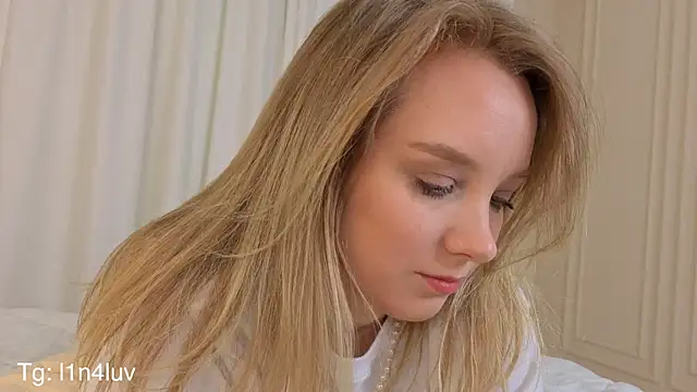 AIicaparkerc online show from November 2025 09:20:01 PM