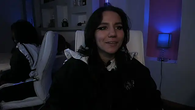 HollyPeach online show from April 2026 01:09:02 PM