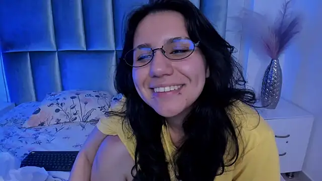 HollyPeach online show from July 2026 08:52:02 PM