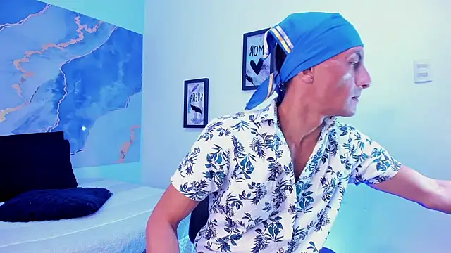 latin crissex online show from November 2025 11:57:02 AM