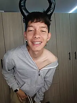 heyy noah11 online show from November 2025 01:04:02 AM