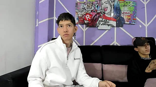Snapshot of heyy_noah11 chatting on May 2026 01:20:02 PM heyy noah11 online show from May 2026 01:20:02 PM