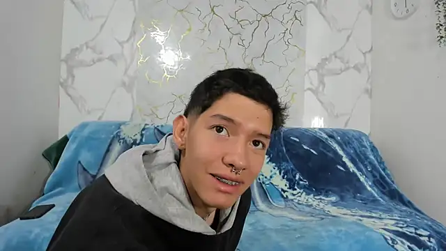 Snapshot of heyy_noah11 chatting on June 2026 01:22:01 PM heyy noah11 online show from June 2026 01:22:01 PM